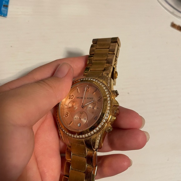 Michael Kors rose gold watch - Picture 2 of 4